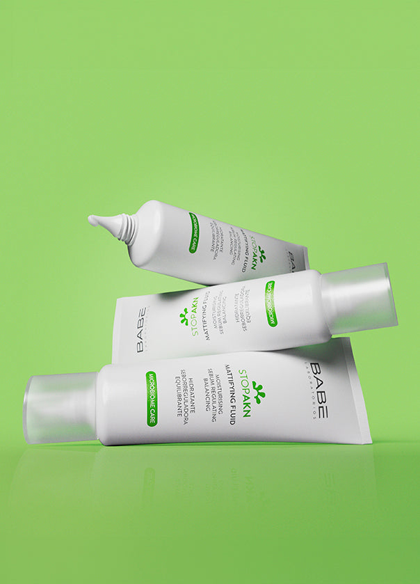 سائل بابيه ستوب إيه كيه إن المرطب والمطفي للبشرة، يعمل على تنظيم إفراز الدهون.